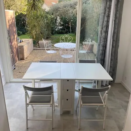 Jardins Du Port Yourhosthelper Apartment