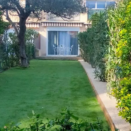 Jardins Du Port Yourhosthelper * Saint-Cyr-sur-Mer